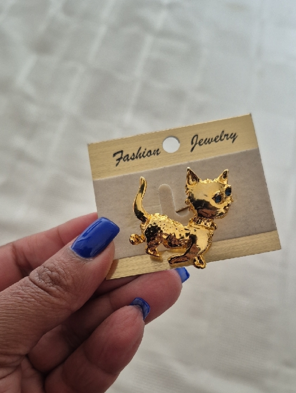 Fashion Jewelry Vintage Gold Cat Brooch with Blue Eyes - Picture 6 of 16